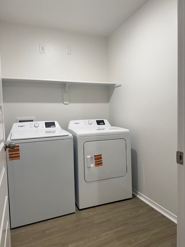 Building Photo - 245 Bighorn Trl