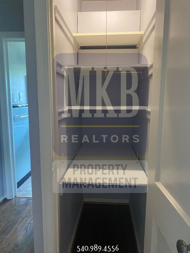 Building Photo - 2 Bedroom 1 Bath Duplex in Grandin/Raleigh...
