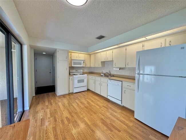 Building Photo - 4004 Cypress Landing S