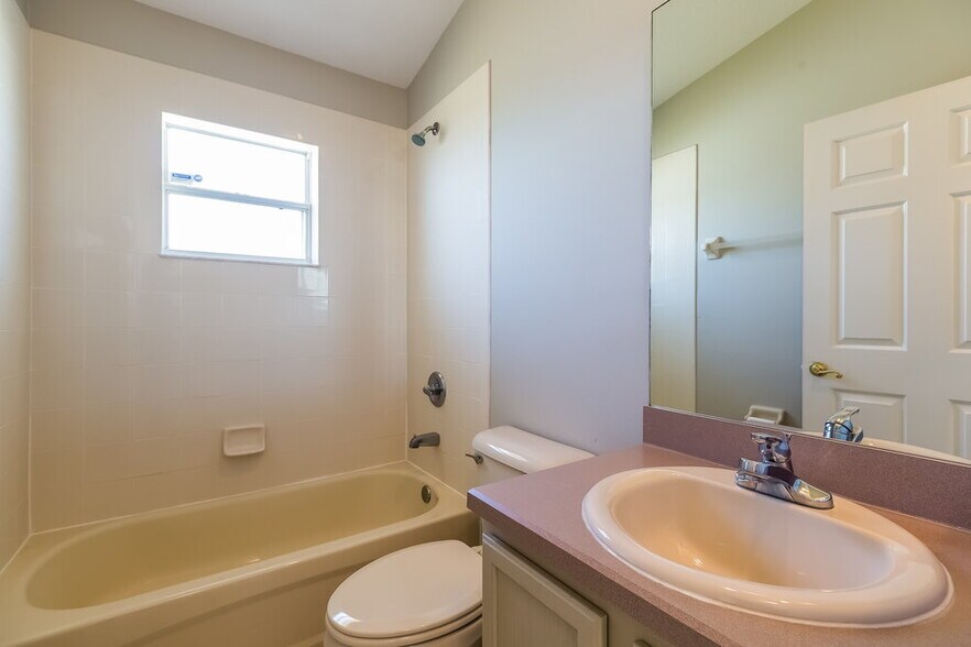 Building Photo - 1480 Muir Cir