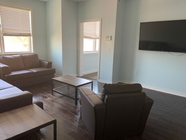 Building Photo - 1532-36 Ingersoll St