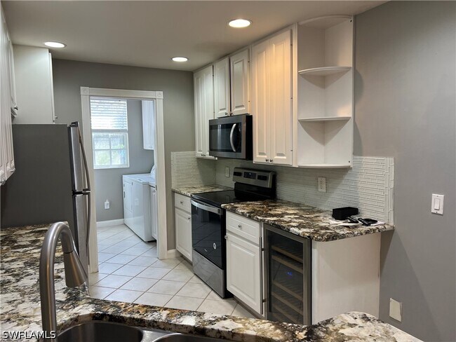 Building Photo - 5365 Cove Cir