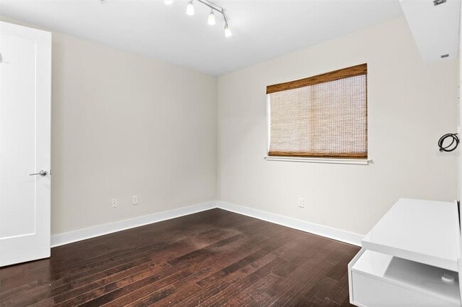 Building Photo - 818 2nd Ave N
