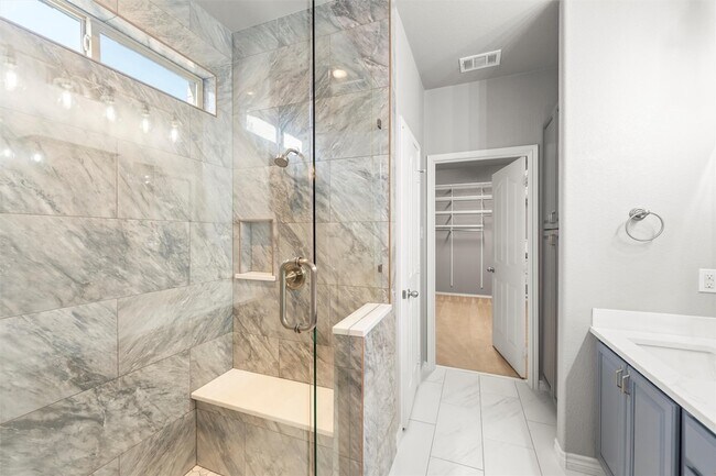 Building Photo - 500 Braewick Dr