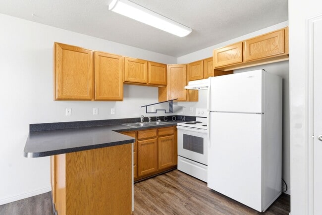Building Photo - Fantastic West Haven Townhome for Lease!