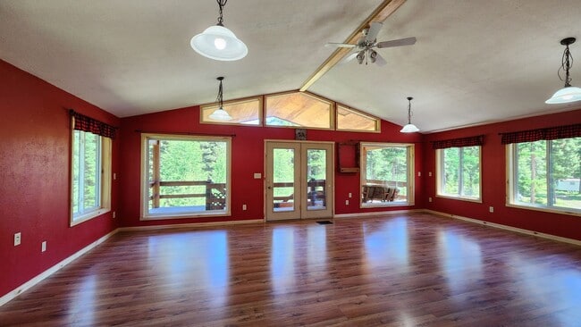 Building Photo - Beautiful Home in Condon