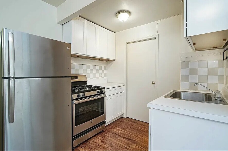 Building Photo - 205 Allen St