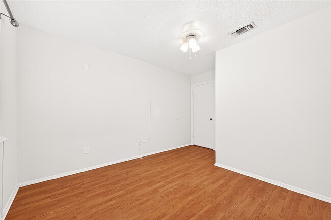 Building Photo - 11677 Village Pl Dr