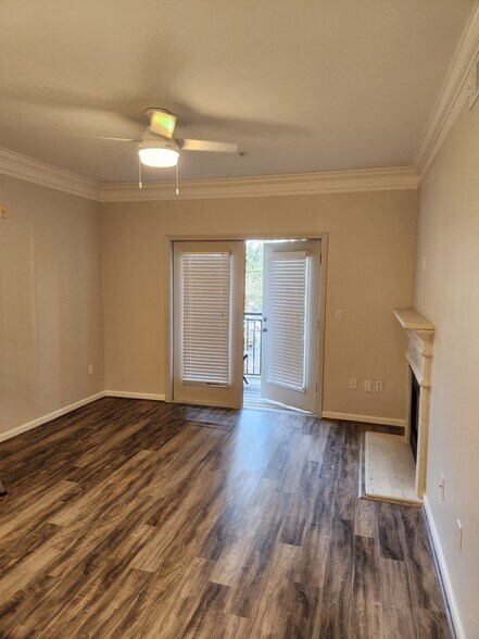 Building Photo - 5559 glenridge dr,