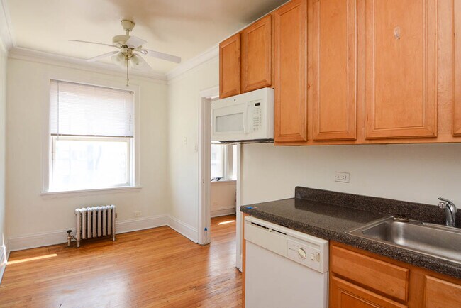 Building Photo - 4801 N Fairfield Ave