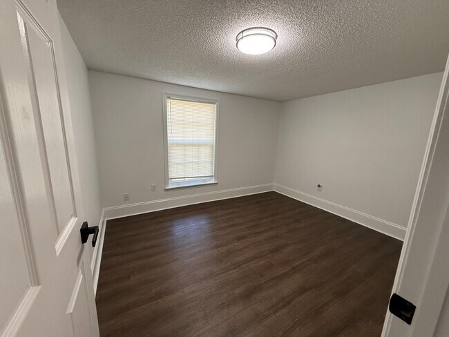 Building Photo - 17 Timberwood Ct