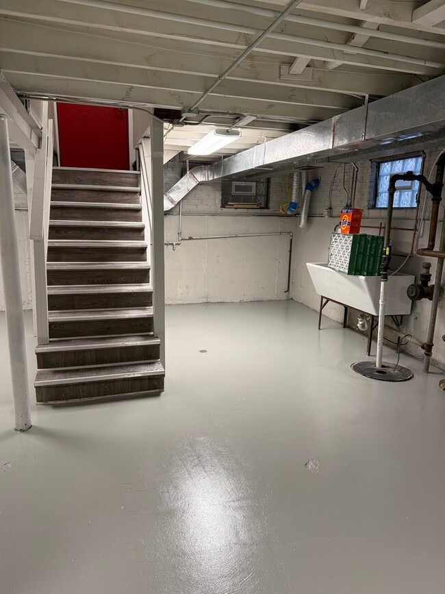 Building Photo - 1172 S Grove Ave