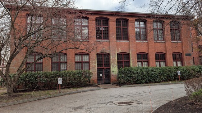 Primary Photo - 839 Main St