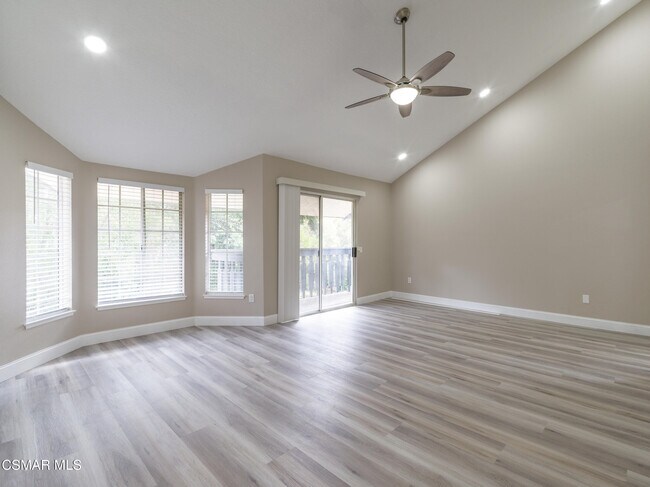 Building Photo - 382 Rockedge Dr