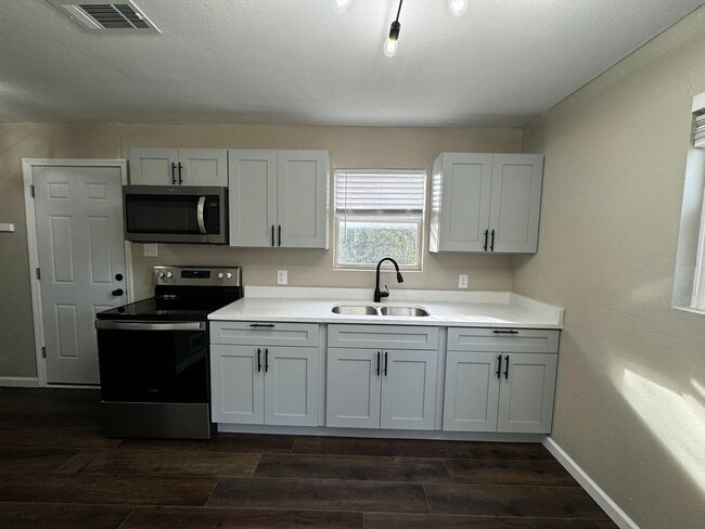 Building Photo - BUENA VISTA