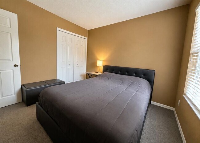 Building Photo - 1720 Retreat View Cir
