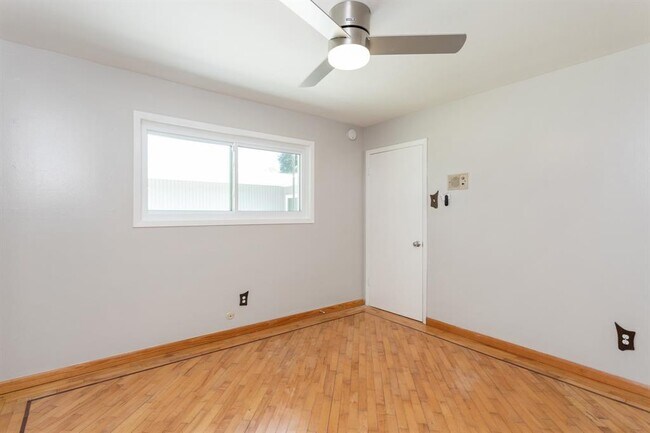 Building Photo - 9106 Bonhomme Rd