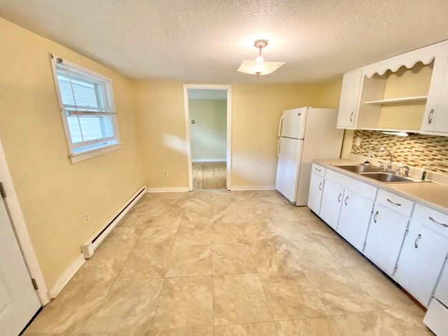 Building Photo - 38 Sherman St