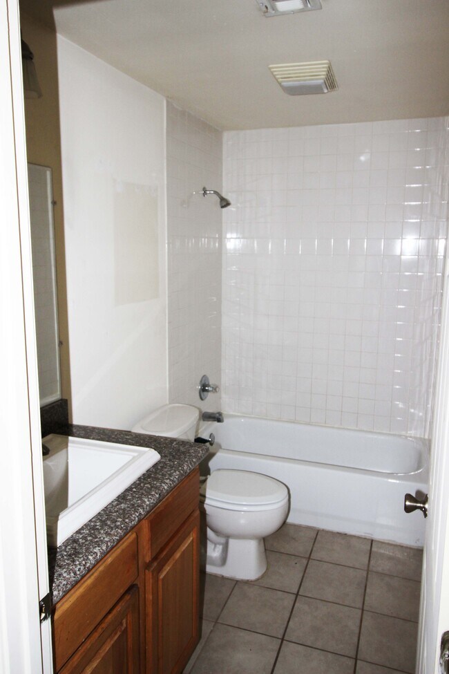 Building Photo - 8304 Palm St