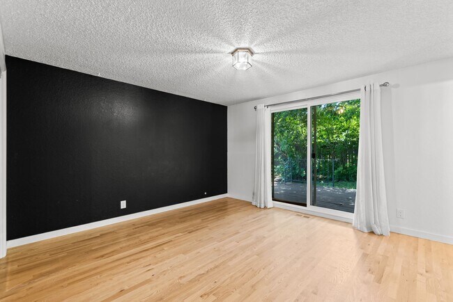 Building Photo - Home Sweet Home in Exclusive Warm Springs Mesa