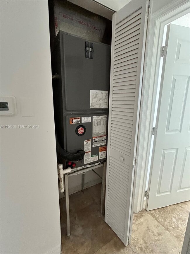 Building Photo - 953 SW 10th St