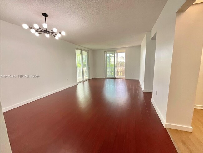 Building Photo - 919 Hillcrest Dr