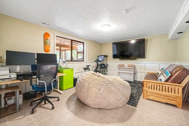 Building Photo - 14 Kreg Ln