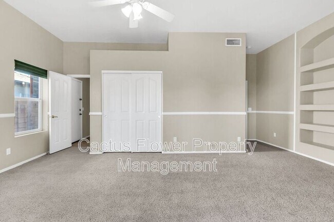 Building Photo - 2524 N Sunrise