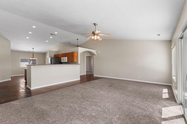 Building Photo - Sedona Hills Stunner!