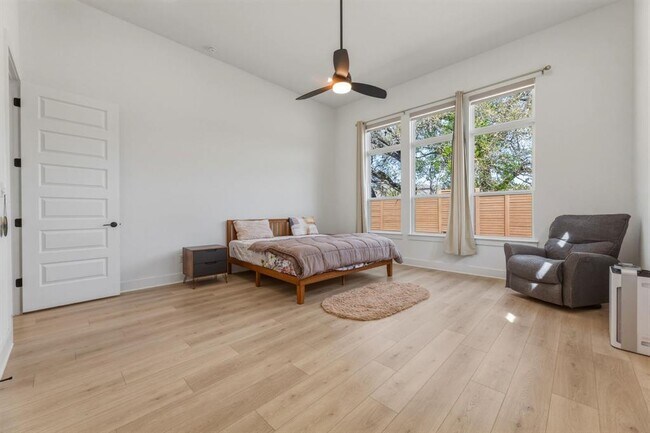 Building Photo - 2941 Delaware St