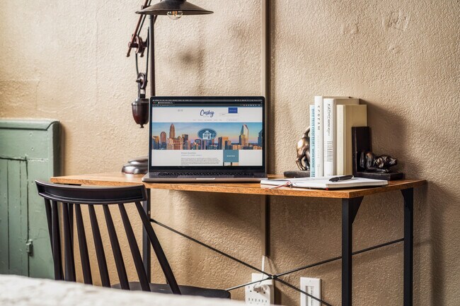 Building Photo - 713 Grandin Rd