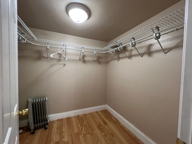 Building Photo - 1 bed and 1 bath unit