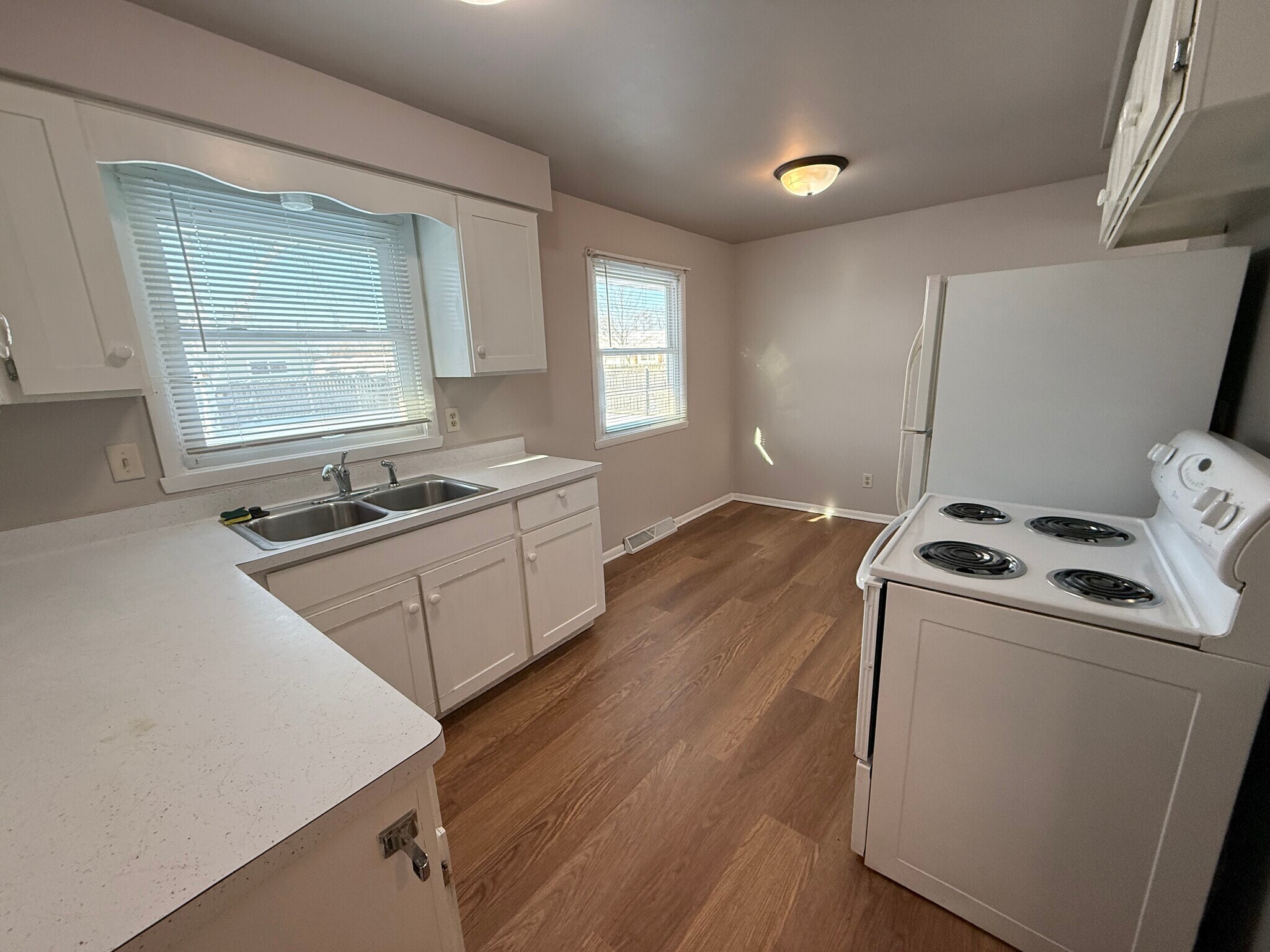 Building Photo - 1016 Fieldcrest Dr