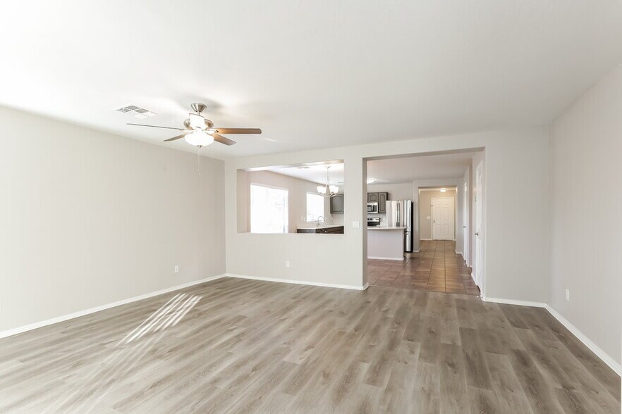 Building Photo - 7123 S 31st Dr