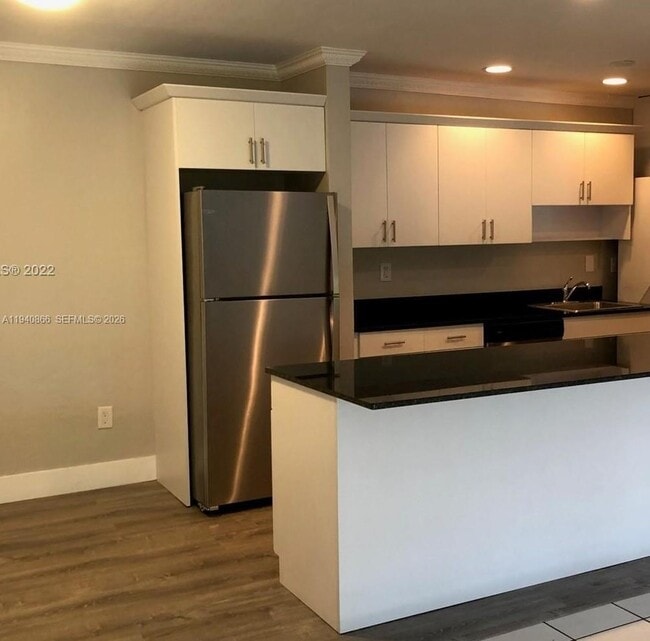 Building Photo - 9350 SW 77th Ave