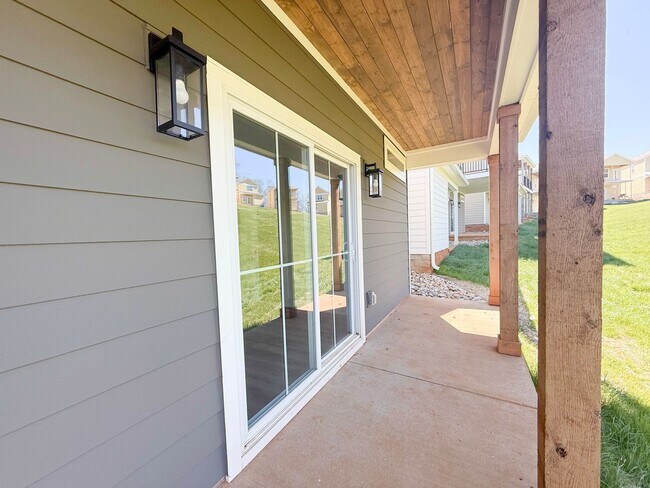 Building Photo - Tristan Style 3-Bedroom w/ Flex Room + Summer Special