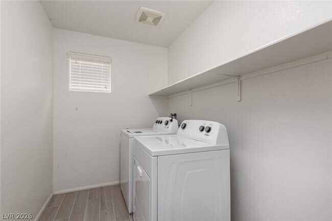 Building Photo - 8045 Skye Foxx St
