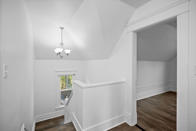 Building Photo - Charming 3 Bed 2 Bath Emerson Garfield Rem...