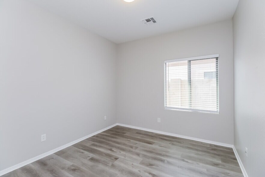 Building Photo - 16148 W Hearn Rd