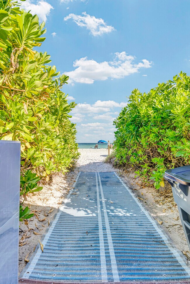 Building Photo - 1904 S Ocean Dr