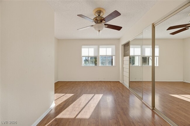 Building Photo - 1114 Vegas Valley Dr