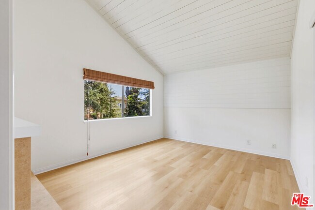 Building Photo - 832 15th St