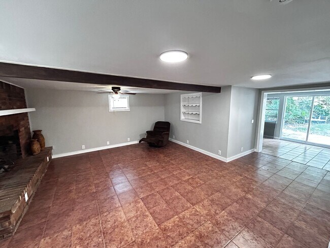 Building Photo - Charming, Newly Renovated 3-Bedroom Home w...