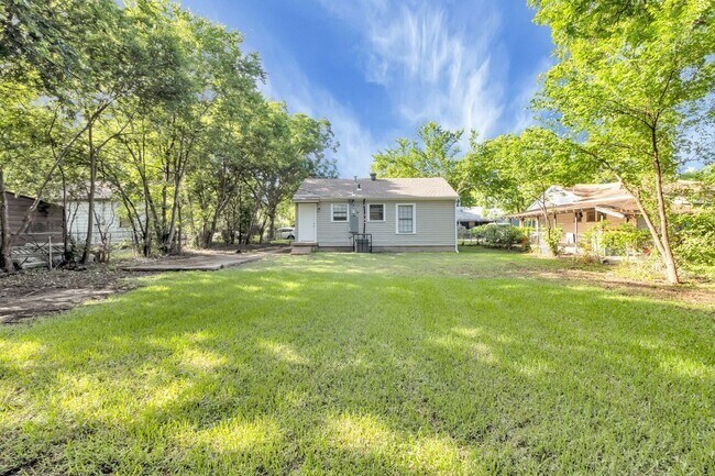 Building Photo - 8726 Eldon Dr