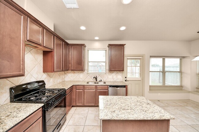 Building Photo - 2414 Argos Dr