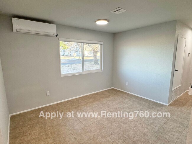 Building Photo - Newly Remodeled 2 Bed 1 Bath Near Downtown!