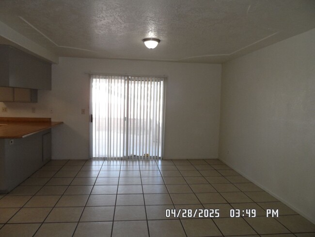 Building Photo - 3 Bedrooms, 2 Bathroom, Large Fully Fenced...