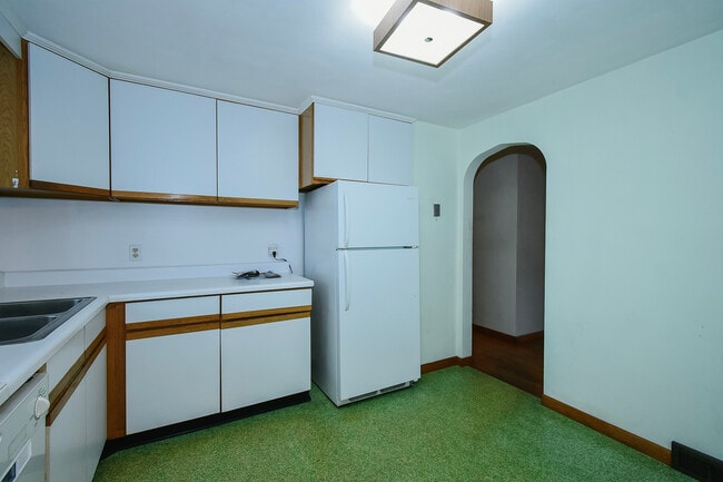 Building Photo - 60 Wildwood Rd