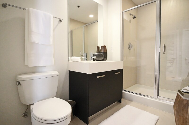 Building Photo - 1135 S Delano Ct