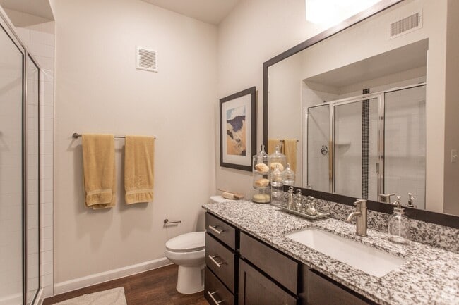 Building Photo - Spacious Living + 4 Weeks Free